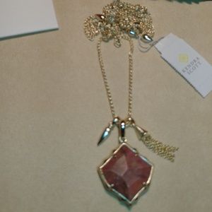 🌿  NWT Arlet Necklace in Pink Rhondite